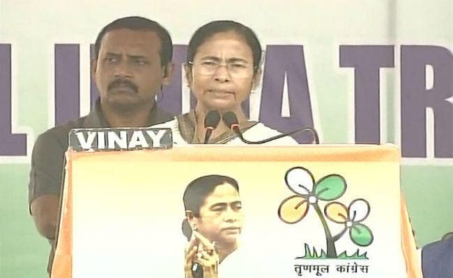 अखिलेश ने भी दिया दीदी ममता बनर्जी को झटका, धरना में नहीं पहुंचे