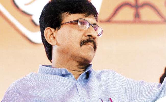 रक्षा मंत्री मनोहर पर्रिकर पर शिवसेना का तंज, अब तो फोड़ो पाकिस्तान की आंख