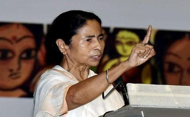 PM पर ममता बनर्जी का हमला, संवैधानिक अधिकारों का हनन कर रहे हैं मोदी