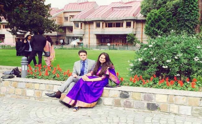 आइएएस टीना डॉबी व अतहर की शादी में आया ‘लव जेहाद’ एंगल, हिंदू महसभा को आपत्ति