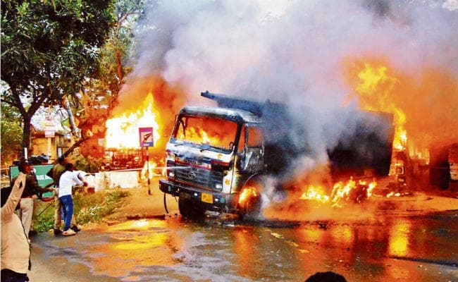 दुमका :  झामुमो जिला अध्यक्ष को 74.52 लाख दंड देने का आदेश