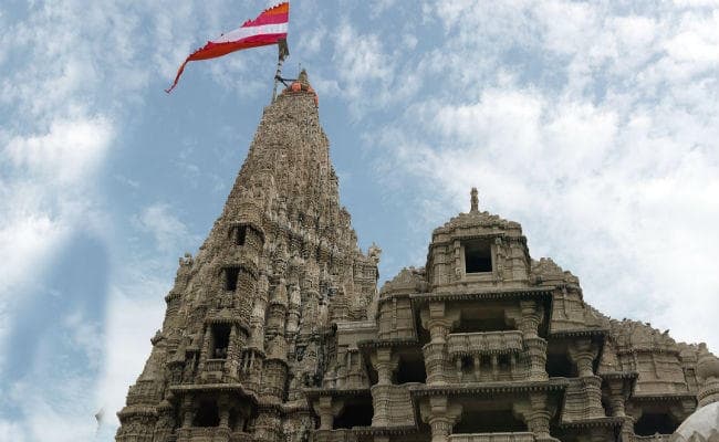 गुजरात के मंदिरों में कैशलेस दान स्वीकार करने की पहल शुरू