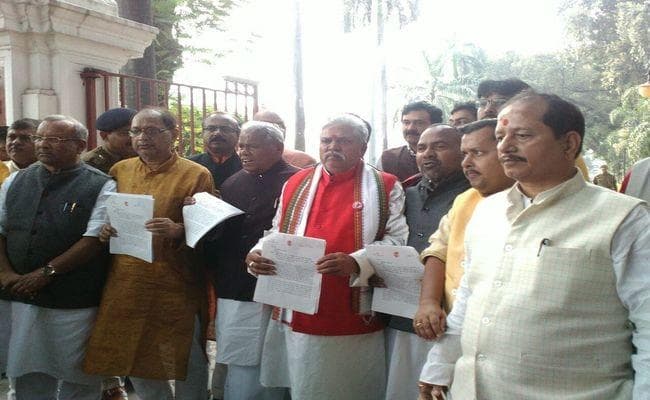 Videos : सत्तापक्ष के विधायकों पर कार्रवाई की मांग को लेकर राजभवन पहुंचा एनडीए