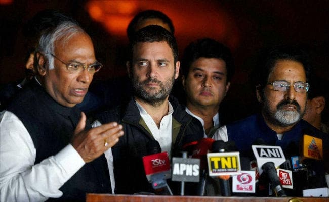 राहुल गांधी की अगुआई में राष्ट्रपति से मिला विपक्ष, IT बिल पर विरोध जताया