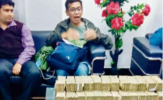 पटना एयरपोर्ट पर थाई नागरिक 1.20 करोड़ के पुराने नोट के साथ गिरफ्तार