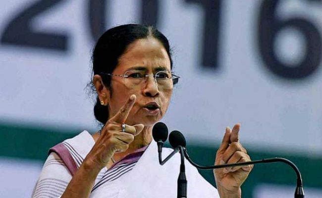 पश्चिम बंगाल : टोल प्लाजा से सेना हटी, सचिवालय में अभी भी ममता ”डटी”