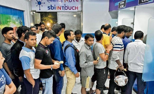 जारी है नकदी संकट, कालाधन पर एसबीआई ने कहा, बैकिंग प्रणाली में नहीं लौटेंगे ढाई लाख करोड़