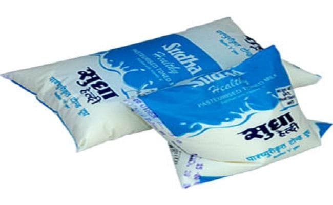 बिहार में सुधा दूध का दाम बढ़ने के बाद मनमाने तरीके से वसूले जा रहे हैं पैसे