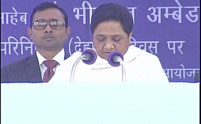 ‘बुआ’ मायावती ने अखिलेश को बताया ‘बबुआ’ सीएम