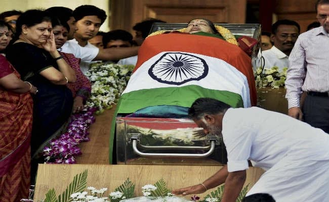 ''चाय वाला'' बना तमिलनाडु का नया मुख्‍यमंत्री