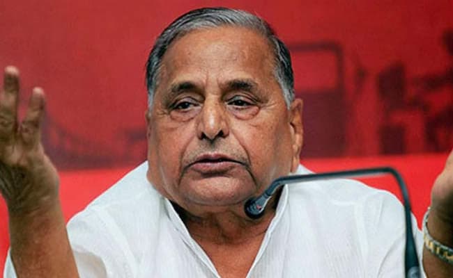 रैली में बोले मुलायम, मोदी सरकार से व्यापारी और किसान दोनों परेशान