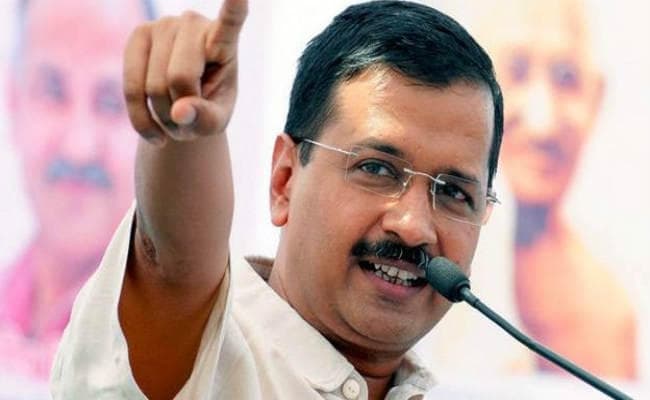 महिला आयोग में नियुक्ति को लेकर केजरीवाल ने हिटलर से की जंग की तुलना
