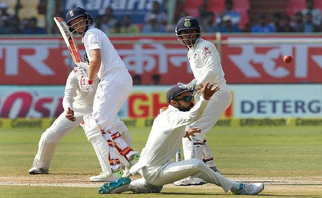 #IndvsEng :  कुक आउट, लंच तक  ENG 134/1