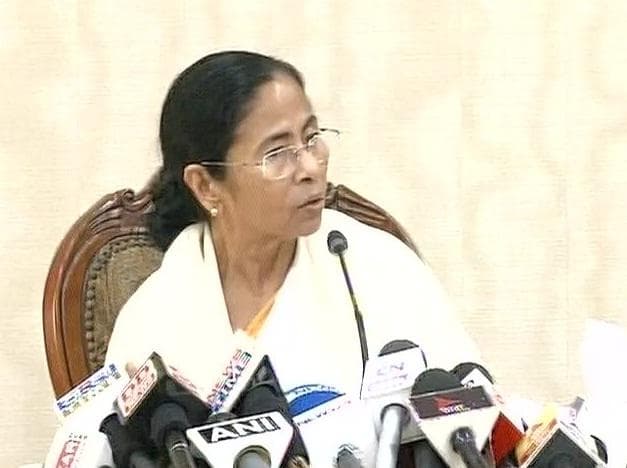 एक तानाशाह के कारण देश में आर्थिक आपातकाल लगा है : ममता