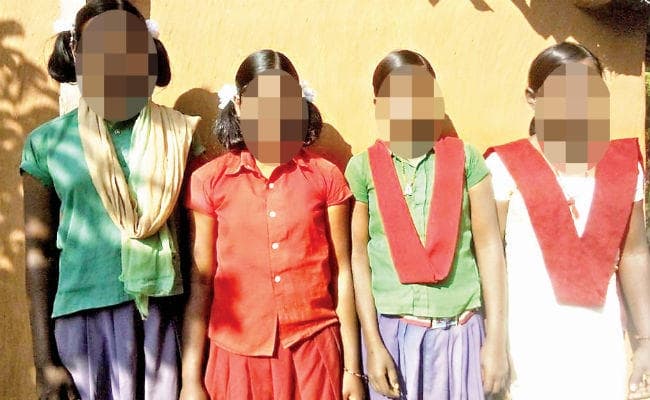 झारखंड : प्रधानाध्यापक कक्षा में ही करते हैं छेड़खानी