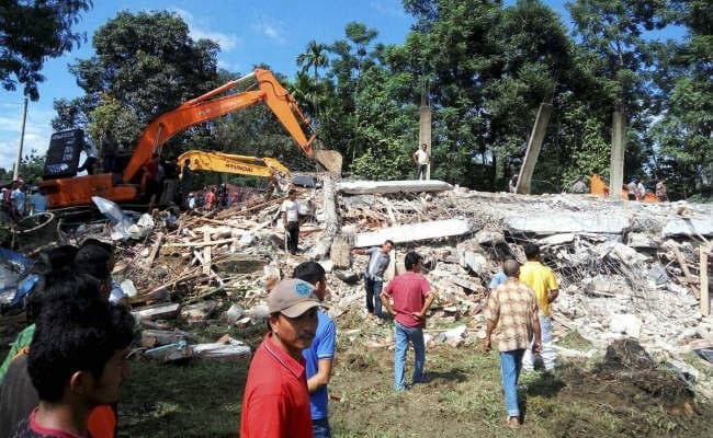 इंडोनेशिया में भूकंप के बाद कम से कम 43,000 लोग हो गये बेघर