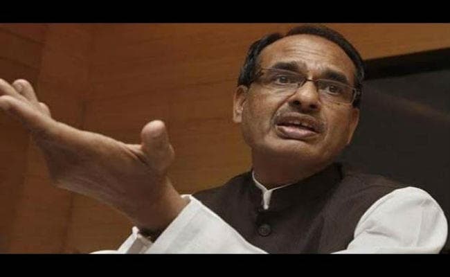 शहीद की बेटी की शादी में शामिल हुए मुख्यमंत्री शिवराज सिंह चौहान