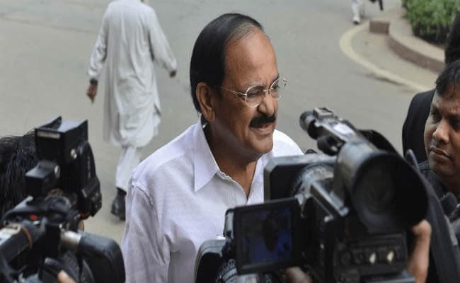 एक भूंकप से कांग्रेस की क्षमता  440 से घटकर 44 हो गयी : वेंकैया नायडू