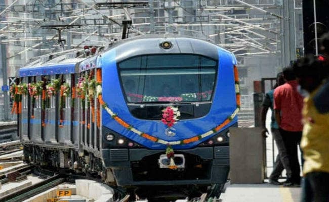 नोटबंदी के बाद एक और झटका खाने को रहे तैयार, किराया बढ़ाने की तैयारी कर रहा है रेलवे