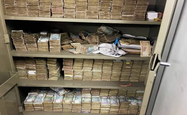 दिल्ली के ग्रेटर कैलाश इलाके में छापेमारी, 13 करोड़ रुपये जब्त, आरोपी रोहित टंडन से पूछताछ