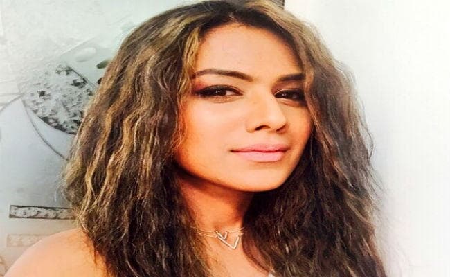 कैटरीना-आलिया को पछाड़ निया शर्मा शामिल हुईं एशिया की टॉप थ्री सेक्सी वुमेन की लिस्ट में