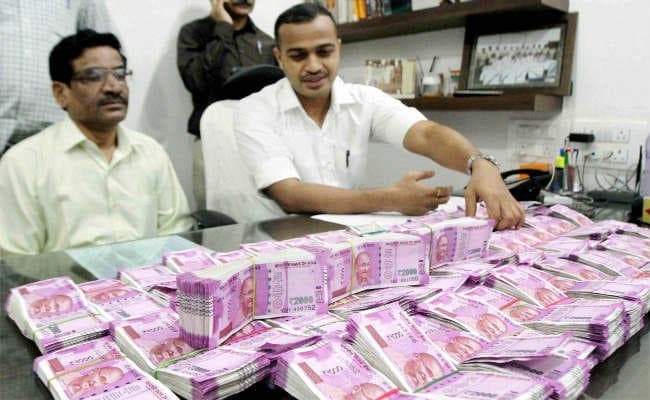 पुणे में बैंक लॉकर से 10 करोड़ रुपये जब्त, कर्नाटक और गोवा से भी करोड़ों बरामद