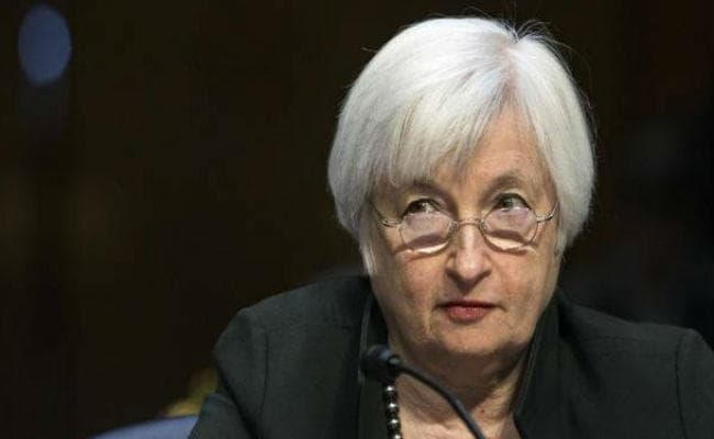 अमेरिकी फेडरल रिजर्व ने ब्याज दर बढाई,  दुनिया भर के बाजार गिरे, भारत पर भी दिखेगा असर