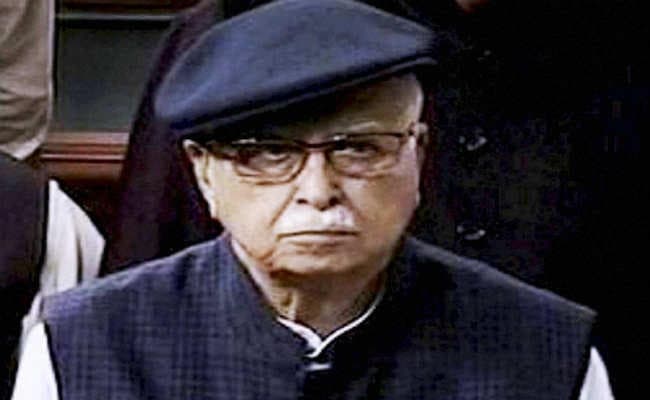 मन कर रहा है संसद से रिजाइन कर दूं : आडवाणी