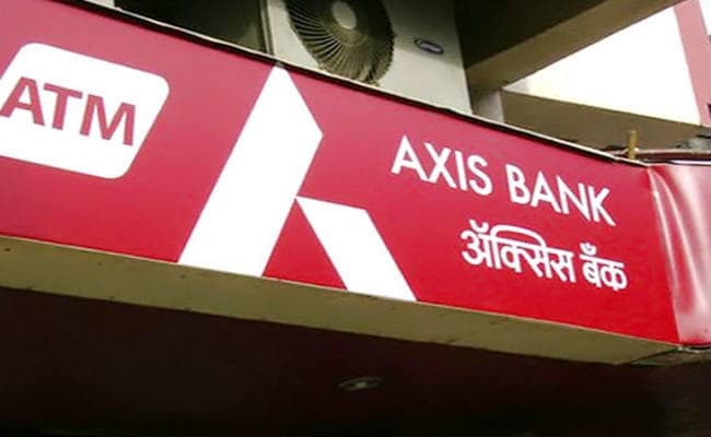 एक्सिस बैंक ने 24 कर्मचारियों, 50 खातों को निलंबित किया
