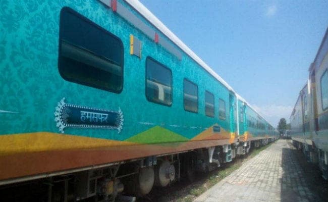 आसान नहीं होगा ‘हमसफर'' का हमसफर बनना, आज से आनंदविहार-गोरखपुर लाइन पर चलेगी ट्रेन