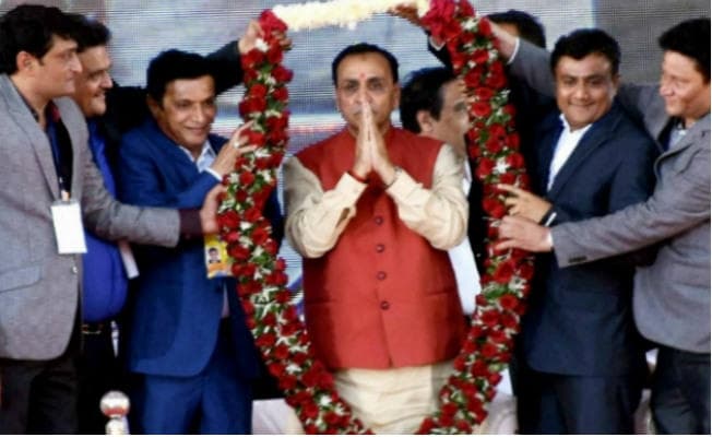 PM Modi का गुजरात चला नीतीश की राह, शराब पीने, खरीदने और बेचने पर 10 साल की सजा