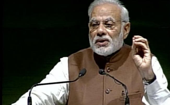 मनमोहन ने 10 साल तक कालेधन व भ्रष्टाचार के खिलाफ कुछ नहीं किया : नरेंद्र मोदी