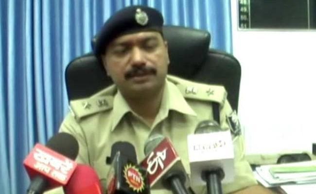 VIDEO : शादी में पुलिस जवानों ने की ताबड़तोड़ फायरिंग, वायरल होने पर मिली यह सजा