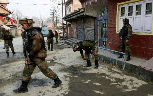 J&K : आतंकवादियों का सेना के काफिले पर हमला, तीन भारतीय जवान शहीद