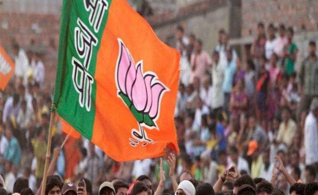 कानपुर में पीएम मोदी की रैली आज, शारारती तत्वों ने होर्डिंग में लगायी आग