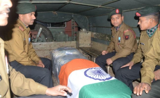 नामकुम कैंट में राज्‍यपाल द्रौपदी मुर्मू ने दी शहीद शशिकांत को श्रद्धांजलि, आज धनबाद में अंत्येष्टि