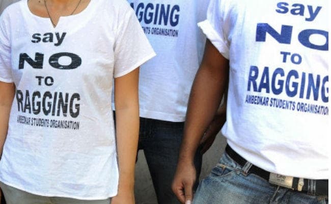 रैगिंग से छात्र की किडनी हुई खराब, 5 आरोपियों ने किया आत्मसमर्पण, 2 फरार