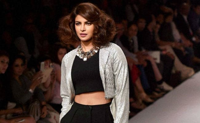 2017 में दो बॉलीवुड फिल्मों में दिखेंगी ''देसी गर्ल'' प्रियंका चोपड़ा