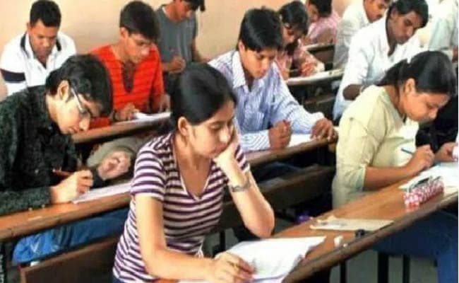 गुजराती, असमी और तमिल समेत आठ भाषाओं में होगी नीट की परीक्षा