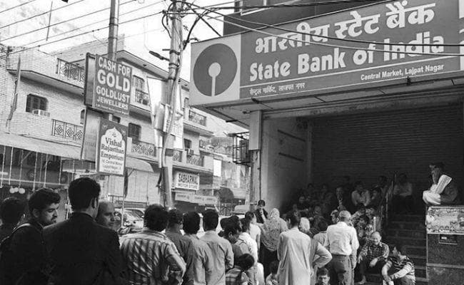 सवालों में घिरी नोटबंदी