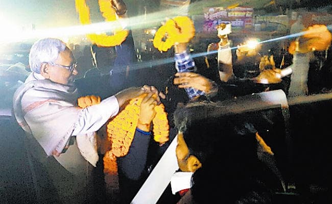 CM नीतीश पहुंचे सासाराम, लोगों ने किया भव्य स्वागत