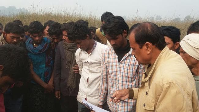 ऑनर किलिंग : प्रेमिका के घर के पीछे ही प्रेमी की गला घोंट कर दी गयी हत्या, दो समुदायों में फैला तनाव