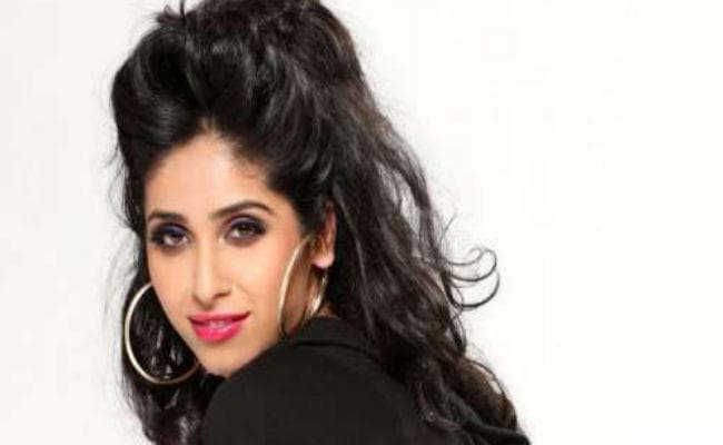 मैं हर गाने के साथ खुद को निखारने की कोशिश करती हूं : नेहा भसीन