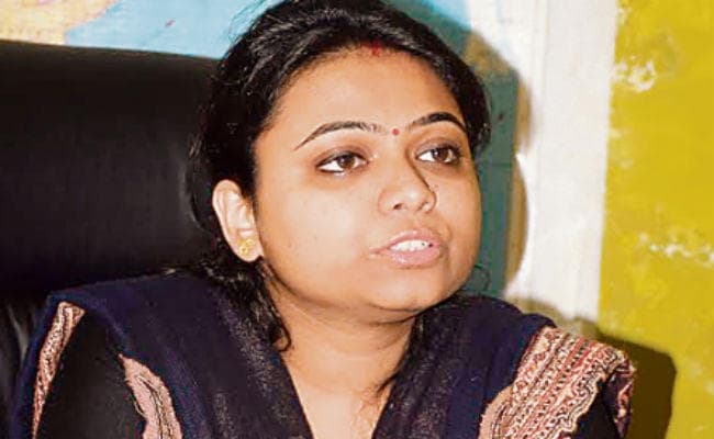 लाखों की नौकरी छोड़ बच्चों का स्कूल खोला