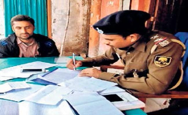 सीमेंट व्यवसायी के मुंशी  से तीन लाख की लूट