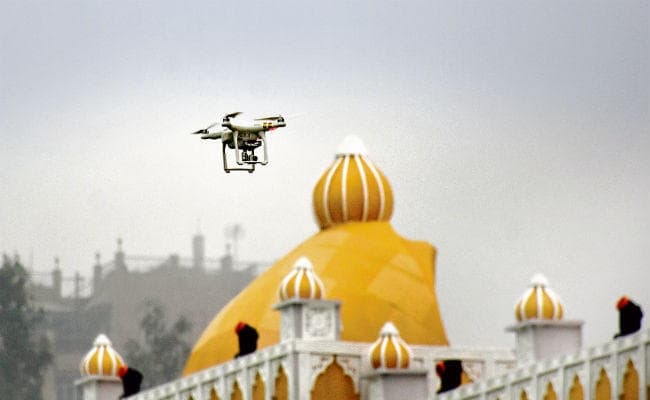 सुरक्षा व्यवस्था में सेंध : प्रकाश पर्व महोत्सव में गांधी मैदान में उड़ा ड्रोन, मगर किसकी अनुमति से...?