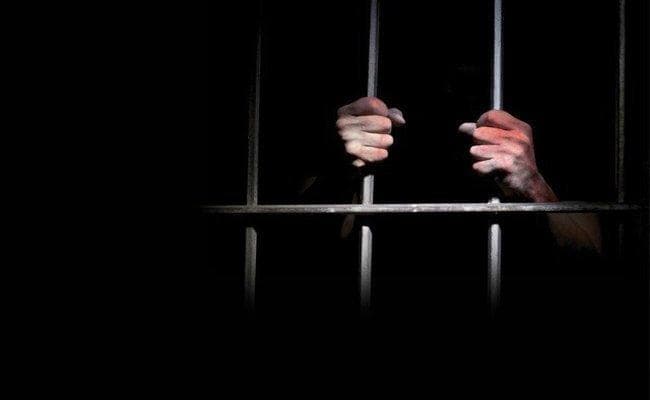 नक्सलियों को हथियार सप्लाई करता था बिहार पुलिस का यह जवान, खुलासा हुआ तो...