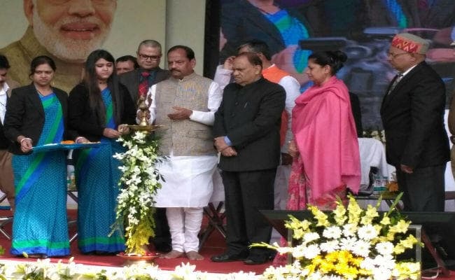 झारखंड : रघुवर सरकार के दो साल पूरे, सीएम बोले काम नहीं करने वाले अफसर नौकरी छोड़ें