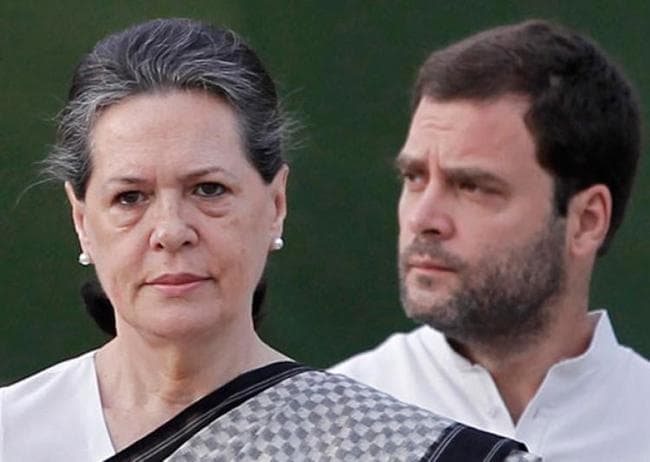 अध्यक्ष सोनिया गांधी की खराब तबीयत के कारण कांग्रेस हो रही है कमजोर ?