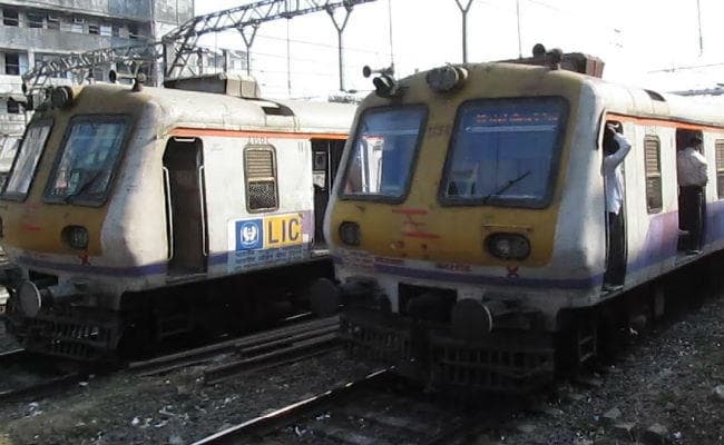 ठाणे में कुर्ला-अंबरनाथ लोकल ट्रेन के पांच डिब्बे पटरी से उतरे, ट्रेन सेवा बाधित